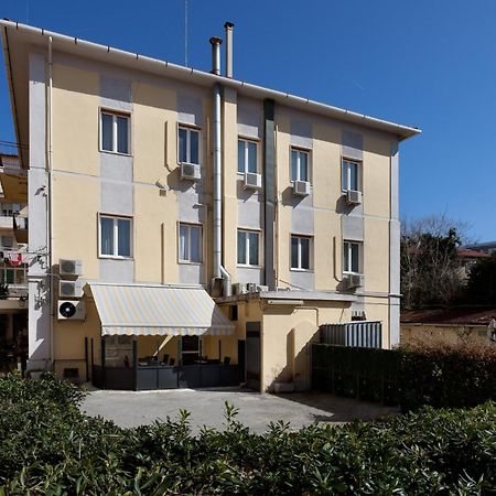 Parking Hotel Giardino Livorno Exteriér fotografie