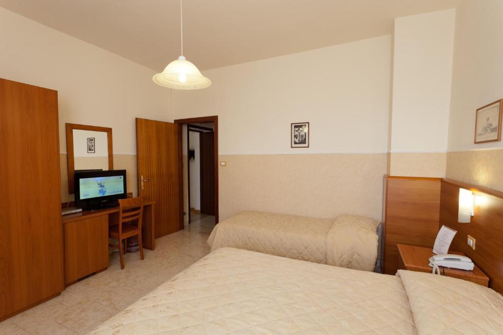 Parking Hotel Giardino Livorno Pokoj fotografie
