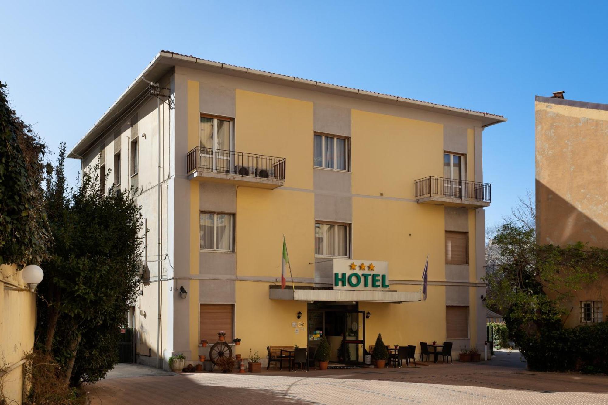 Parking Hotel Giardino Livorno Exteriér fotografie