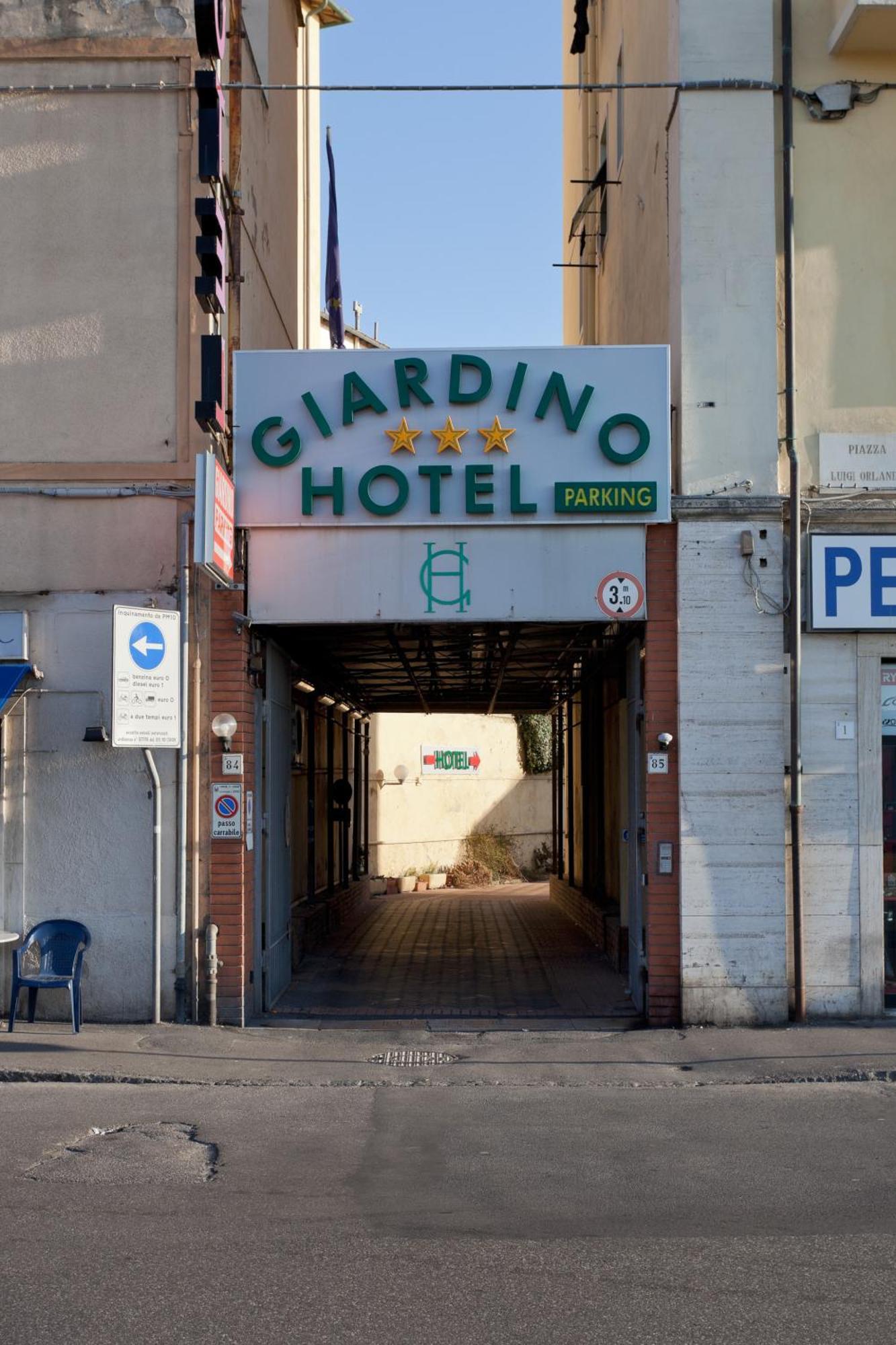 Parking Hotel Giardino Livorno Exteriér fotografie