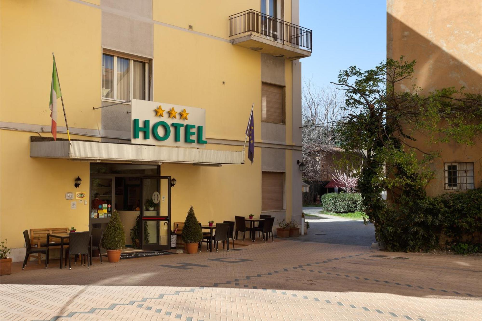 Parking Hotel Giardino Livorno Exteriér fotografie
