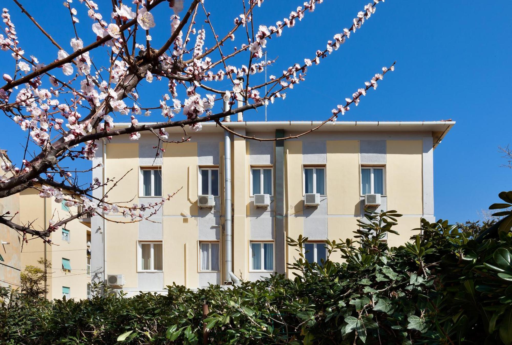 Parking Hotel Giardino Livorno Exteriér fotografie